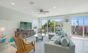 House, 4 Bedrooms | Living room