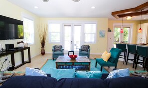 House, 5 Bedrooms | Living area