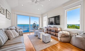 Ferienhaus, 6 Schlafzimmer | Wohnzimmer | 36-Zoll-Fernseher mit Kabelempfang