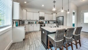 Maison, 5 chambres | Cuisine privée | Réfrigérateur, micro-ondes, plaque de cuisson
