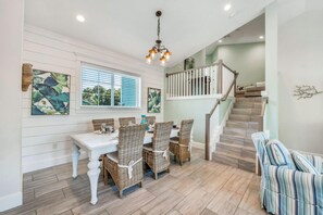 House, 5 Bedrooms | In-room dining