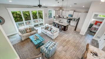 House, 5 Bedrooms | Living room