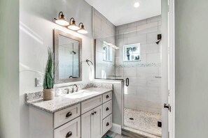 Casa, 5 habitaciones | Baño | Secadora de cabello y toallas 