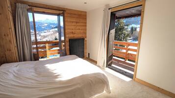 6 habitaciones, escritorio y tabla de planchar con plancha