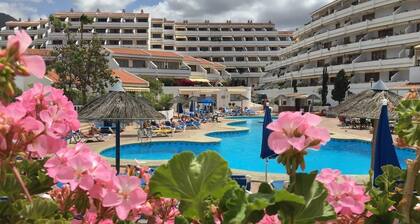 Studio at Garden City, Costa Adeje - Heated Pool and pool bar Near sandy beach