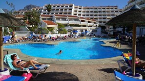 Utomhuspool och uppvärmd pool