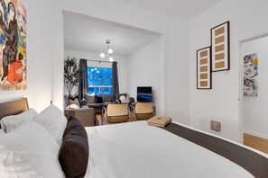 3 bedrooms, desk, iron/ironing board, travel cot