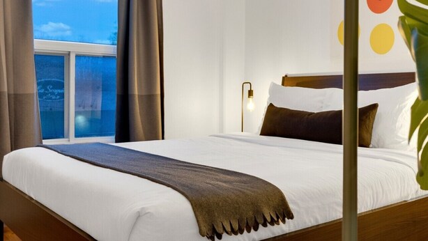 Room - LiV MTL Avenue Spacious 3BR Rooftop Suite Near Downtown Montreal (Montréal)