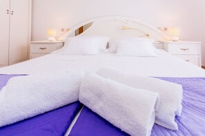 3 habitaciones, tabla de planchar con plancha, cuna de viaje y wifi