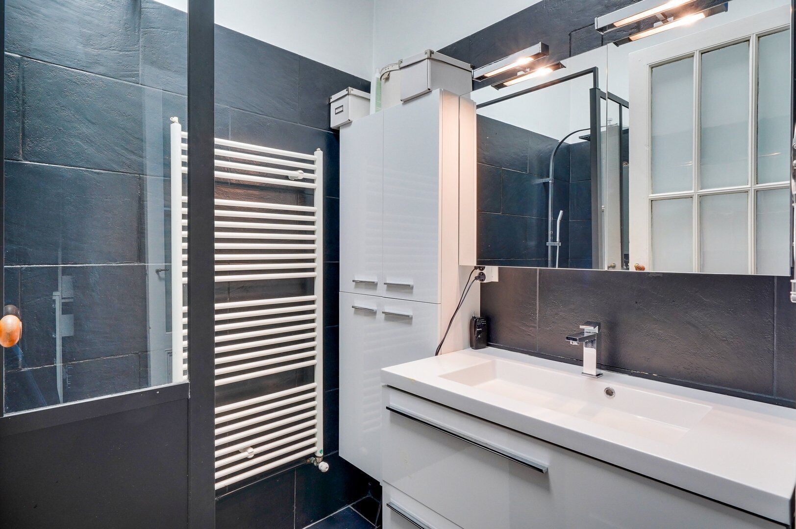 Bathtub, hair dryer, towels