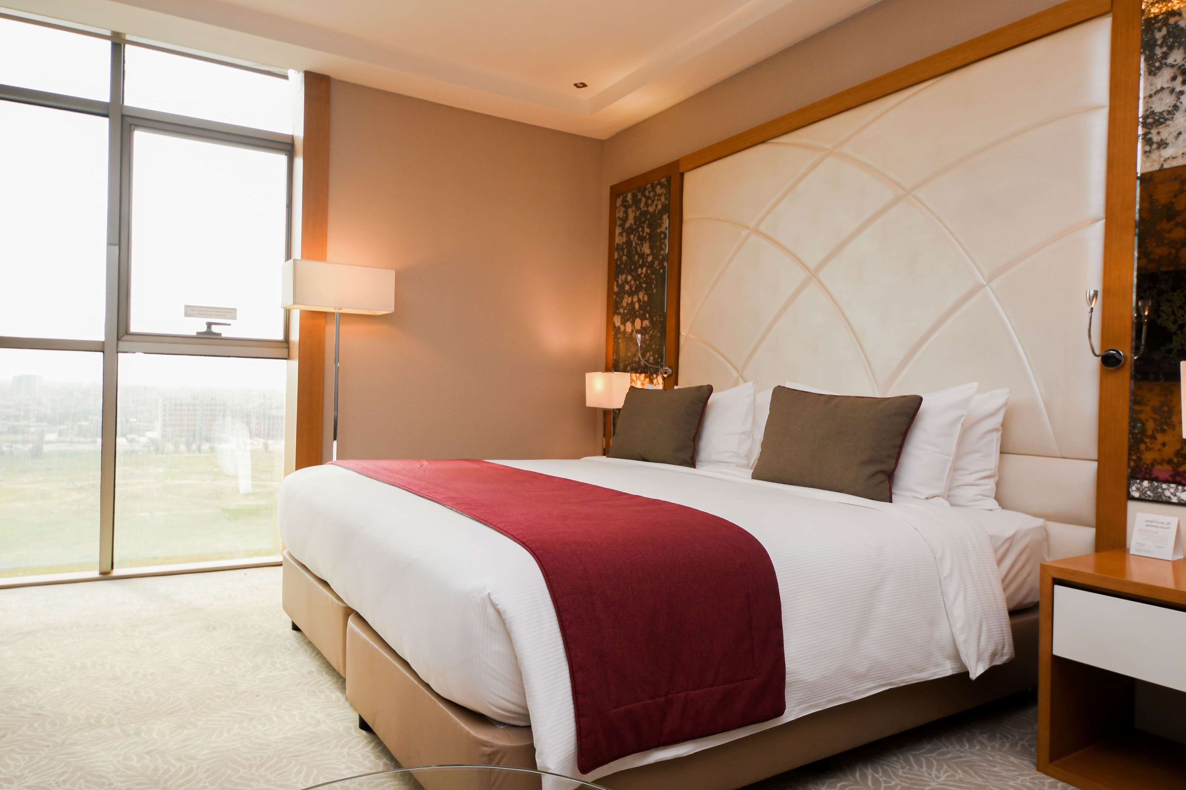 room, 1 king bed, smoking | minibar, in-room safe, desk, soundproofing