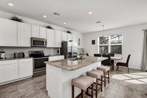 Villa (4 Bedrooms) | Private kitchen