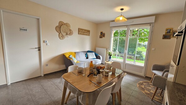 Dining - Appart 4* and 3🗝 St Valery-sur-S, 2 parkings at 0€ (Saint-Valery-sur-Somme)