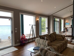 Smart TV, fireplace, ping pong, music library - Cottage tiny heaven. (Tiny)