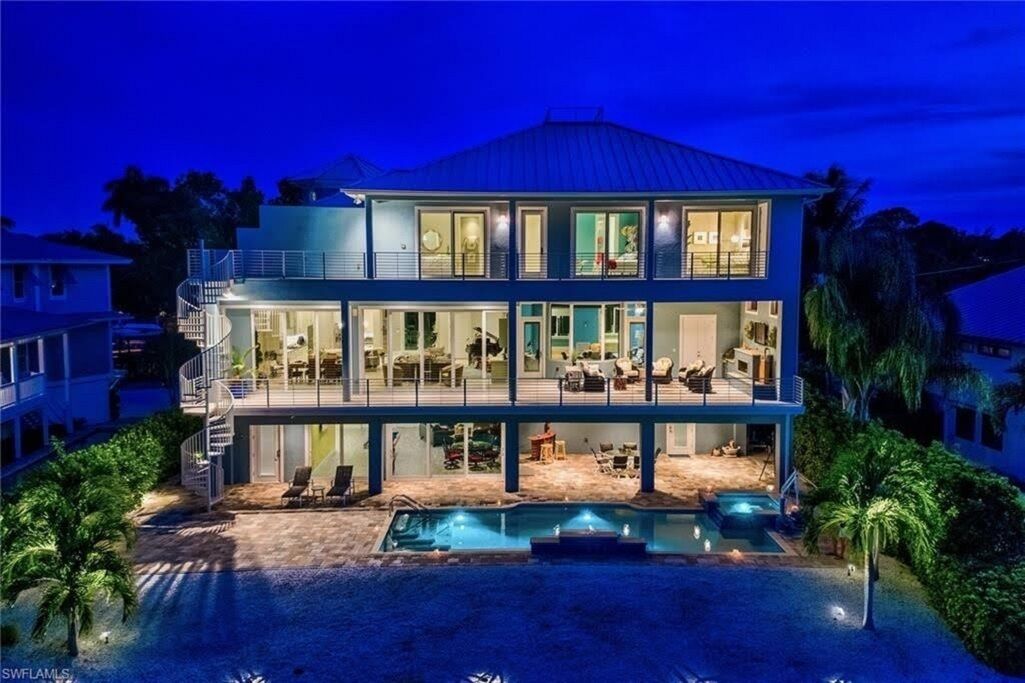 4BR/5.5BA + Den - Bright Modern LUXURY CUSTOM WATERFRONT home w/ Amazing Views