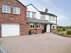 Exterior - Large family home ideal for a special occasion or family get together. (Dearham, near Maryport)