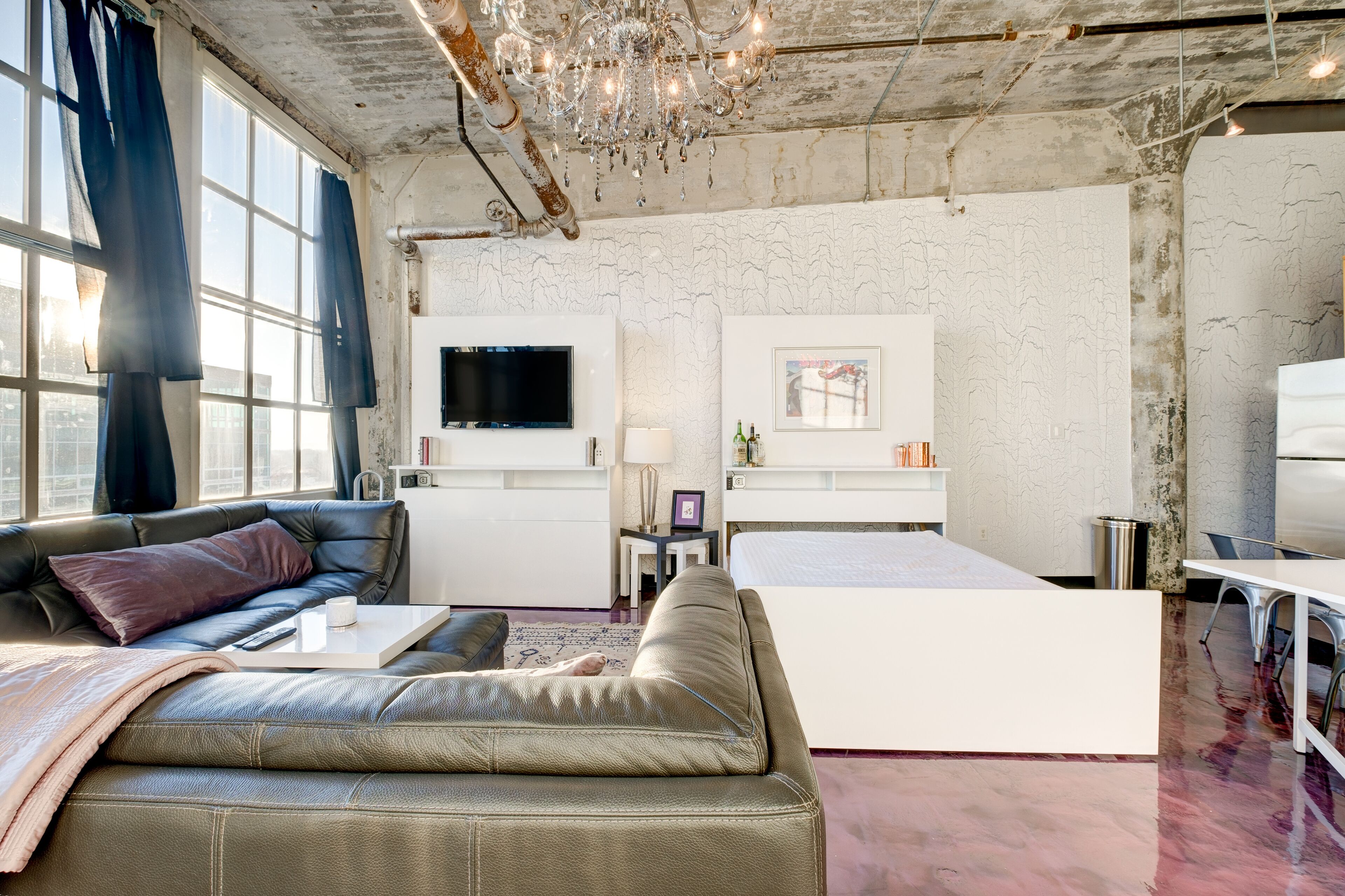 ★ Victorian Louisville ★ 1000 sqft Glassworks Loft