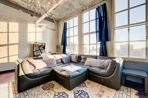 ★ Victorian Louisville ★ 1000 sqft Glassworks Loft