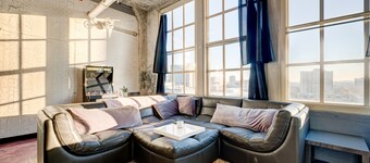 ★ Victorian Louisville ★ 1000 sqft Glassworks Loft