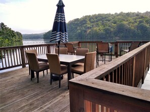 Outdoor dining - Claytor Lake Hideaway (Pulaski)