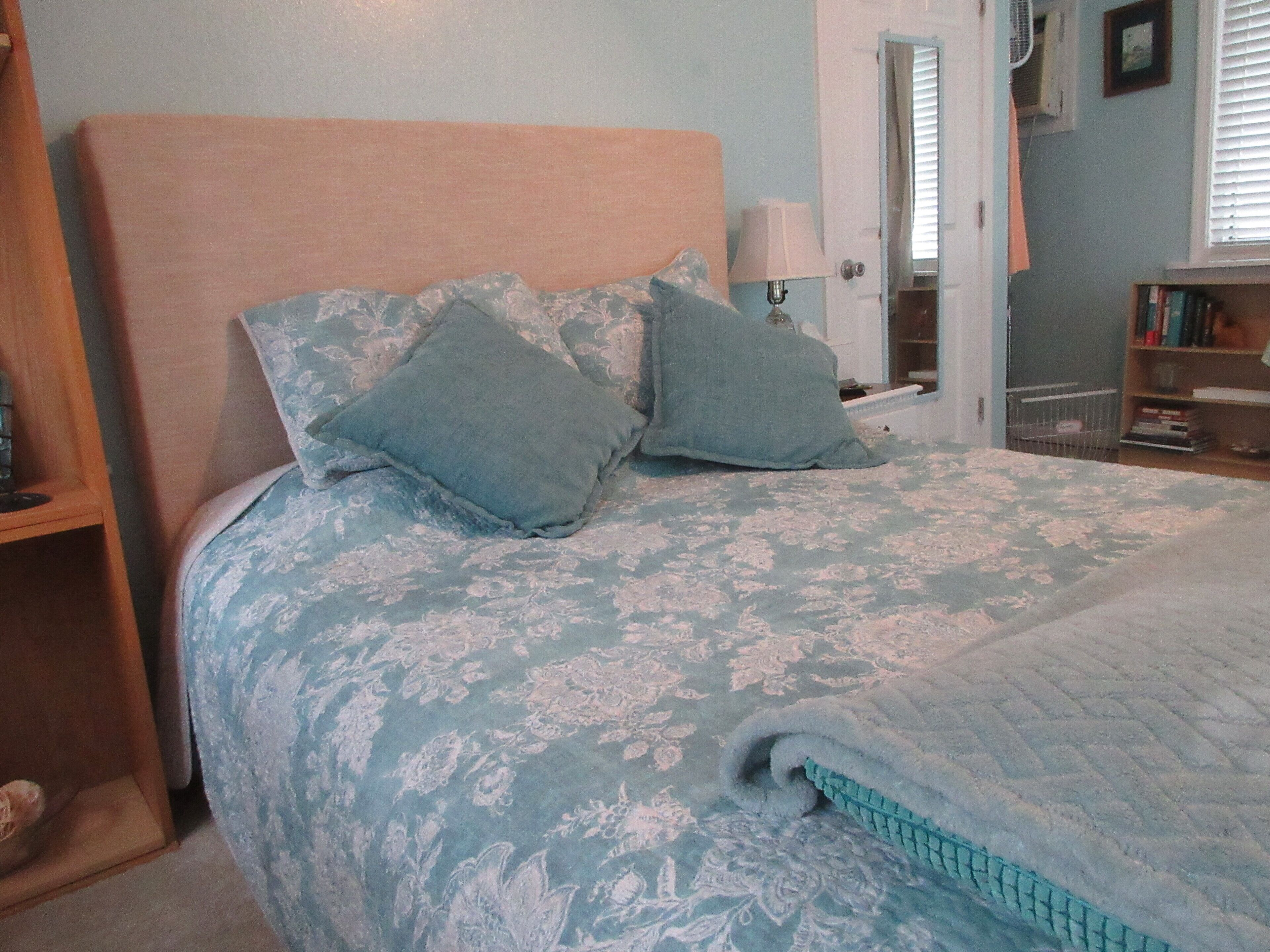 Private WATERFRONT ROOM W/ Private deck in SHARED COTTAGE