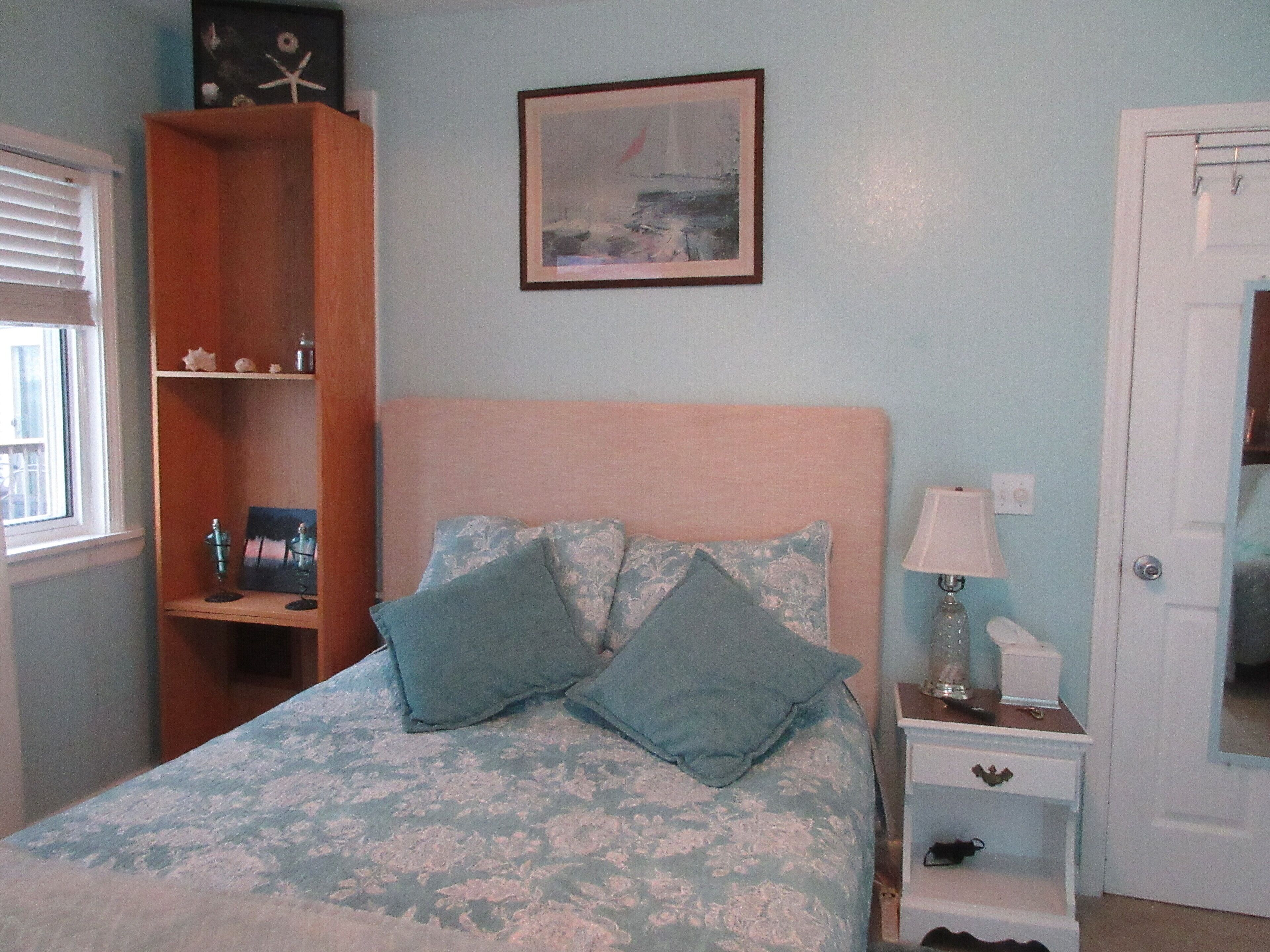 Private WATERFRONT ROOM W/ Private deck in SHARED COTTAGE