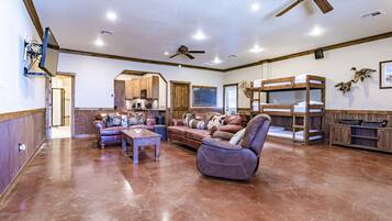 6 habitaciones, tabla de planchar con plancha, cuna de viaje y wifi