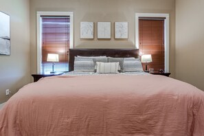 6 عدّة غرف نوم ومكواة/لوح كي وسرير سفر وواي فاي