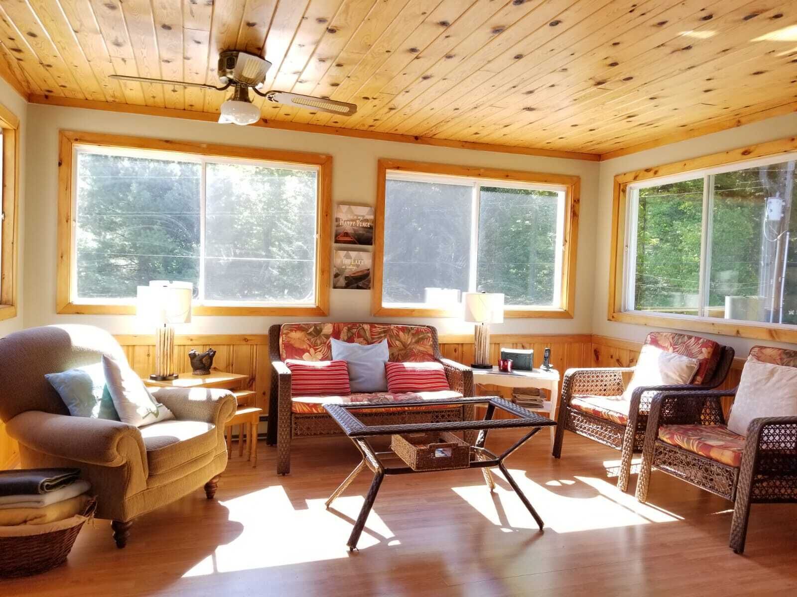 Sandy Maple Cottage - Haliburton Lakefront Luxury Cottage