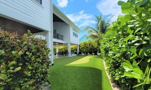 Exterior - Blue Marlin by AMI Locals (Anna Maria)