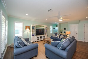 Ferienhaus, 4 Schlafzimmer | Wohnzimmer | Fernseher