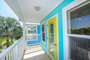 House, 4 Bedrooms | Balcony