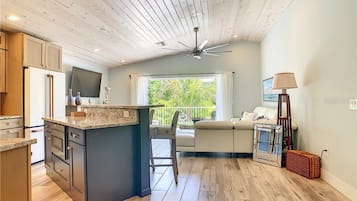 House, 4 Bedrooms | Living room