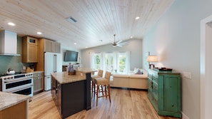 House, 4 Bedrooms | Living room