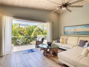 House, 4 Bedrooms | Living room