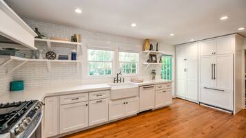 House, 4 Bedrooms | Private kitchen | Fridge, microwave, stovetop, dishwasher