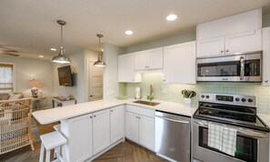 House, 4 Bedrooms | Private kitchen