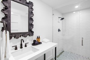 Standard Room, 1 Bedroom | Bathroom