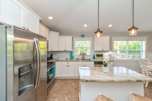 House, 3 Bedrooms | Private kitchen | Fridge, microwave, stovetop, dishwasher