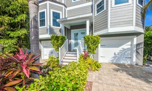 House, 6 Bedrooms | Exterior