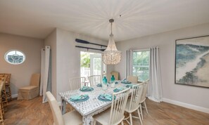 House, 6 Bedrooms | Dining