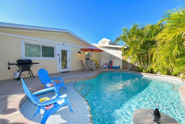 Exterior - Coconut Cottage #1 by AMI Locals (Holmes Beach)