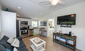 House, 3 Bedrooms | Living room