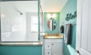 House, 2 Bedrooms | Bathroom | Hair dryer, towels