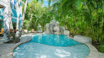 House, 6 Bedrooms | Pool