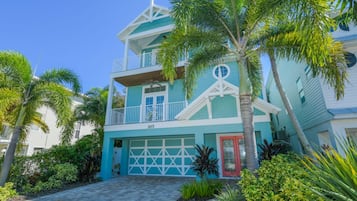 House, 6 Bedrooms | Exterior