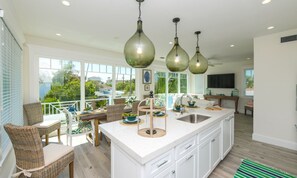 House, 5 Bedrooms | Private kitchen