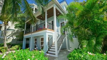 House, 6 Bedrooms | Exterior