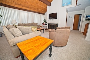 Condo (Sunnyside 6, Waterville Valley) | Living room