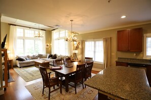 Condo (Riverside 1H, Lincoln) | Exterior